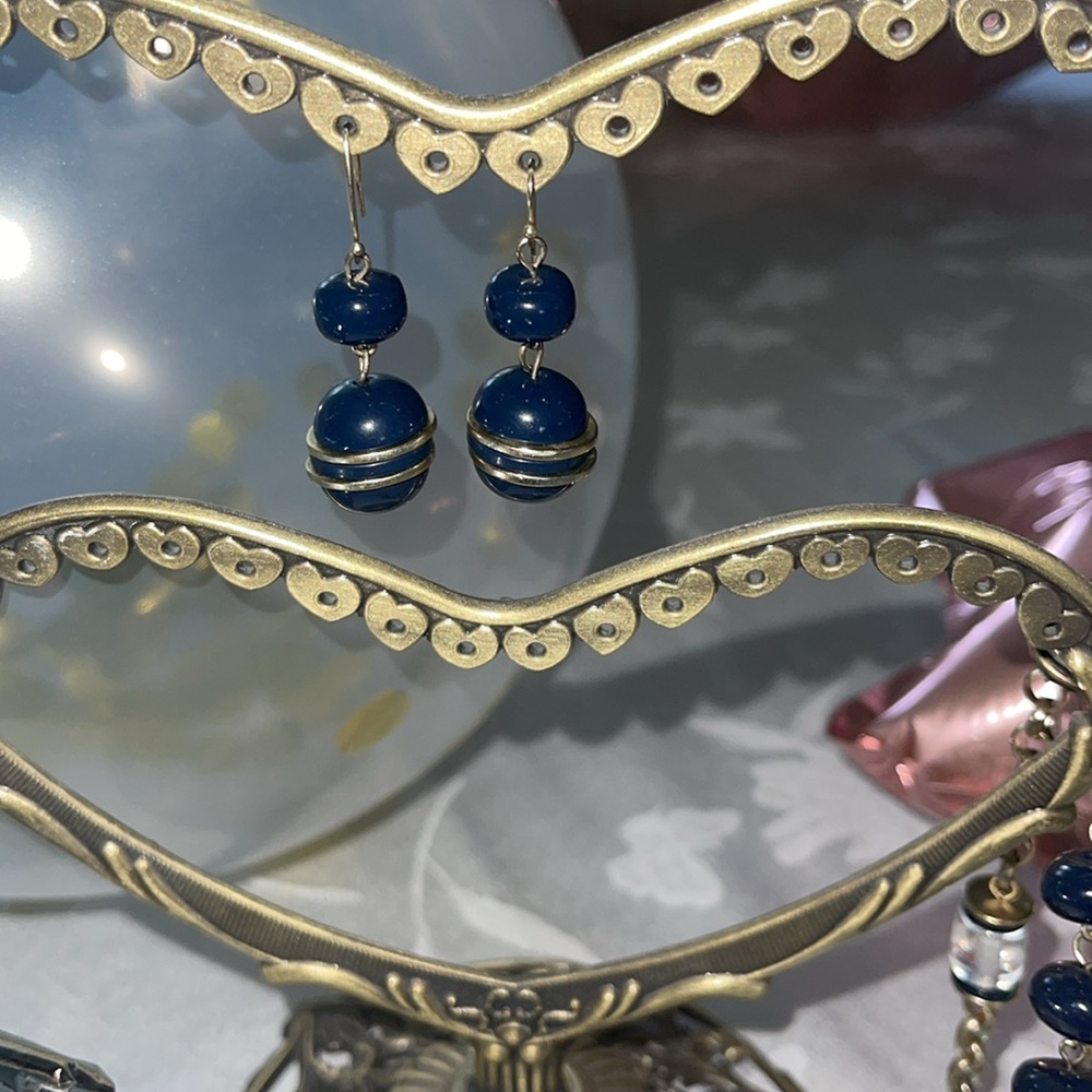 2 pc jewelry set. Pre LOVED. Navy blue & gold-tone: earrings & tassle necklace. - Picture 4 of 9